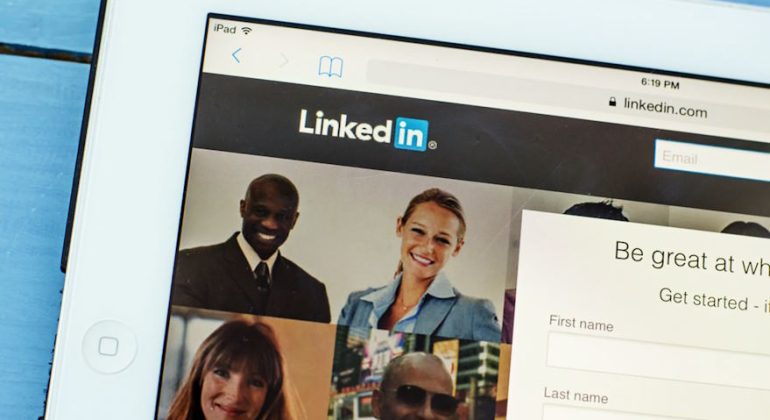 How To Successfully Optimize LinkedIn Profiles For Recent College Graduates?