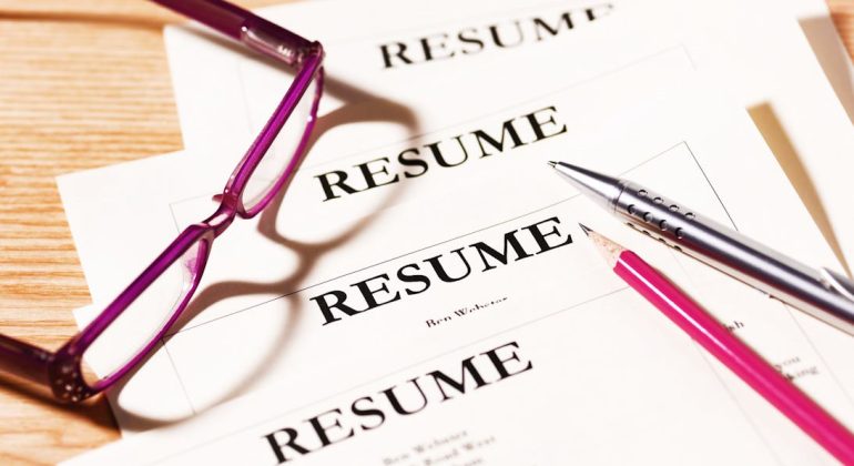 Know About The Resume Buzzwords To Avoid And How To Optimize The Resume Language